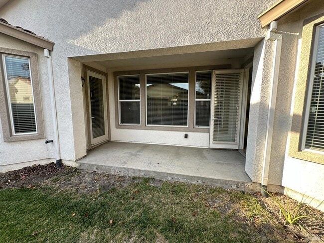 Building Photo - 500 Marianna Pl
