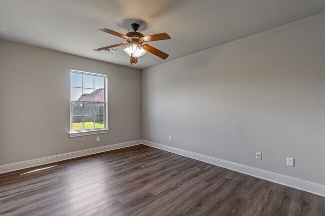 Building Photo - Welcome to your stunning home