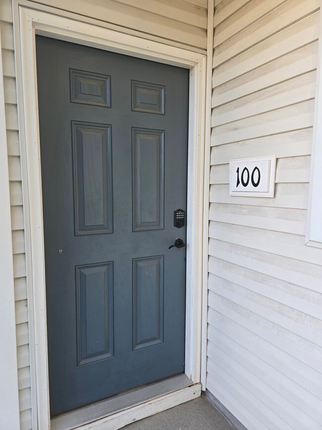 Building Photo - NEW LISTING!!!!!