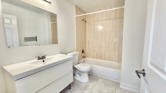 Building Photo - 501 Racquet Club Rd