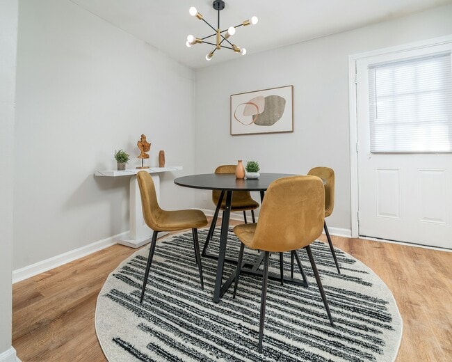 Building Photo - 246 Toweridge Dr SW