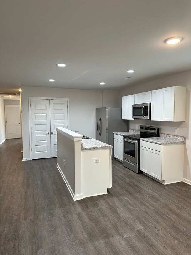 Building Photo - Sign by July 31 and get a FREE Blackstone Grill! Spacious 4-bed, 2-bath home in Kilpatrick Landing