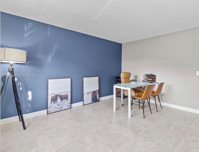 Building Photo - 8511 Old Country Manor