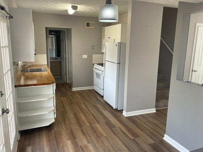 Building Photo - 104 Taylor Knoll Way