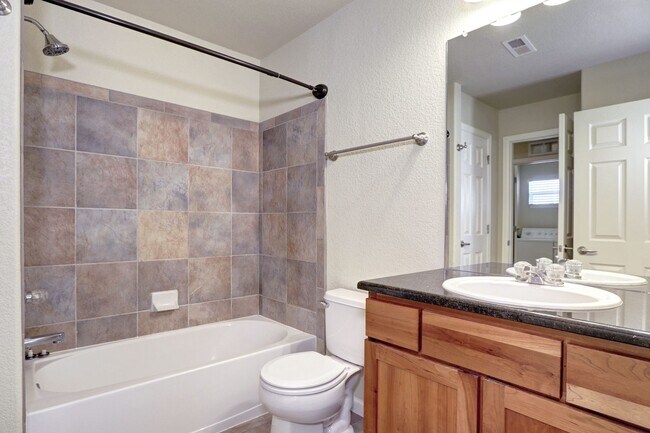 Building Photo - The Meadows townhome 3 bed 2 bath, in Morgan's Run Community!