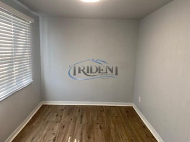 Building Photo - Country Home with Shop