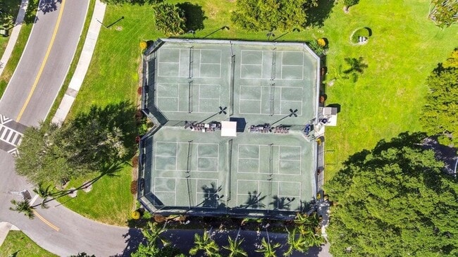 Building Photo - 2363 NW 13th Ct