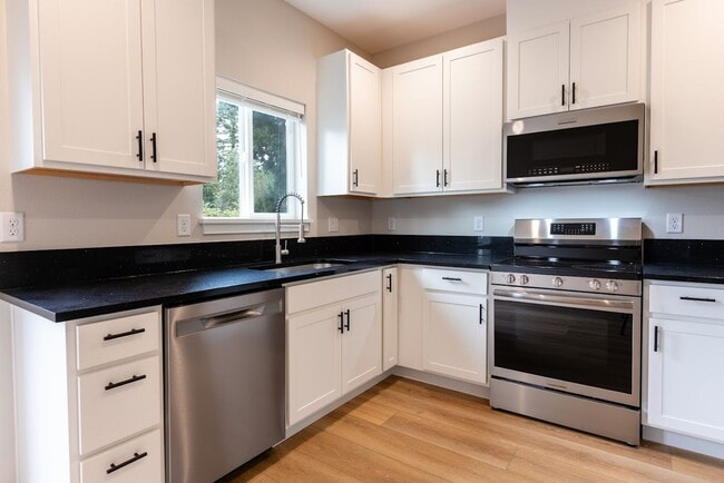 Building Photo - Newly Built 3 Bed, 2.5 Bath Cottage Homes with Washer & Dryer