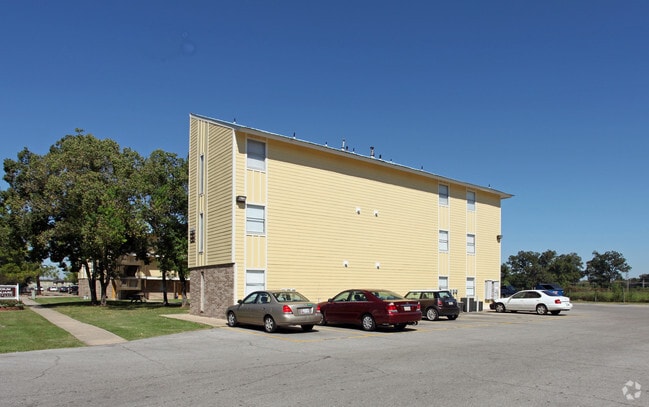 Building Photo - Stadium Square