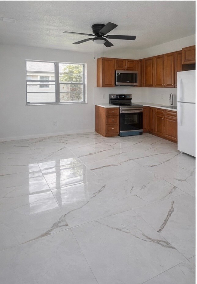 Building Photo - 14141 NE 3rd Ct