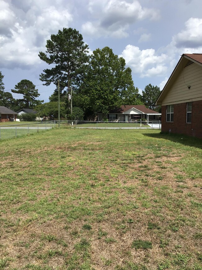 Building Photo - 13 Shayna Dr