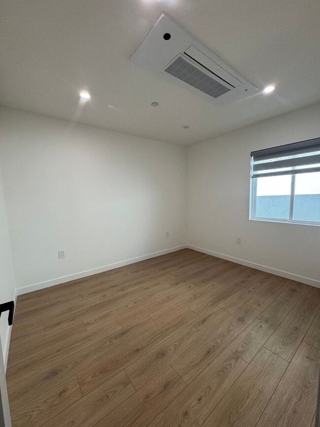Building Photo - Newly Built Attached ADU in Prime Glenoaks...