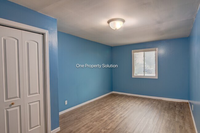 Building Photo - 7611 Northcote Ave