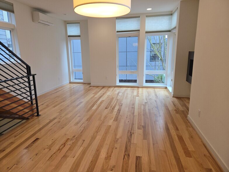 Building Photo - 2420B NW 61st St