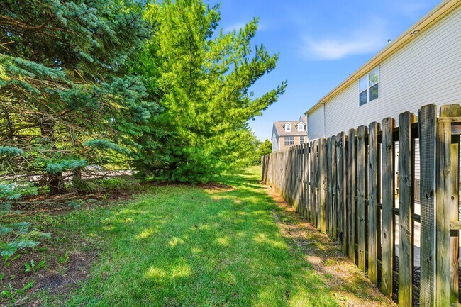 Building Photo - 1113 Green Knoll Dr