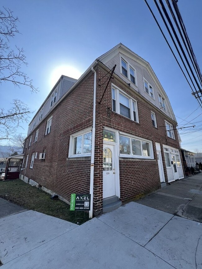 Building Photo - 2-4 South Empire Street 2R
