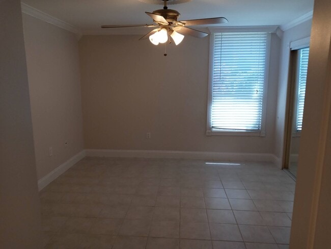 Building Photo - 536 Orange Dr