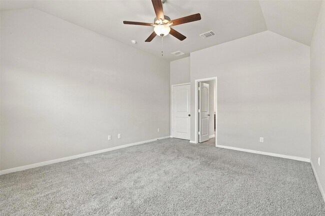 Building Photo - 808 Fallbrook Dr