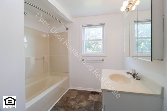 Building Photo - Now available 3 bedroom home
