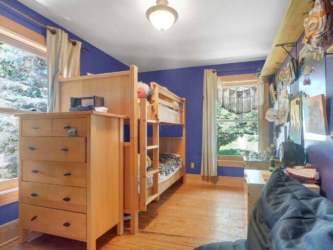 Building Photo - Gorgeous 4 bedroom home in Linden Hills