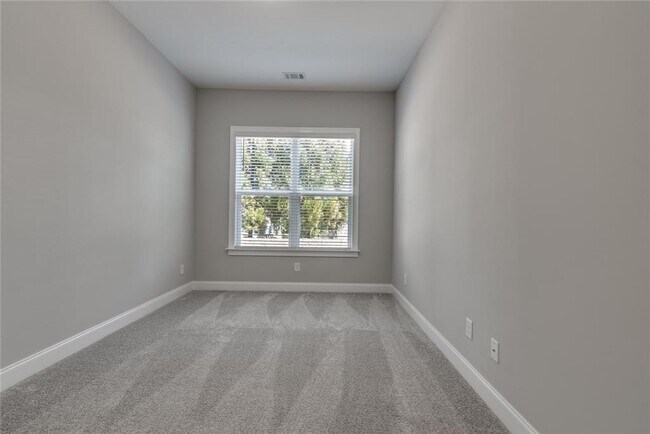 Building Photo - 440 Baroque Dr