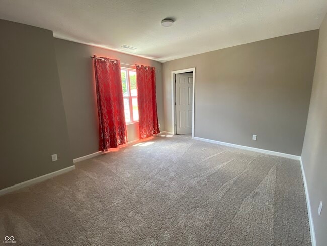 Building Photo - 5668 Grosbeak Dr