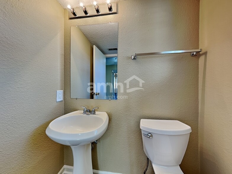 Building Photo - 6031 Draycott Dr