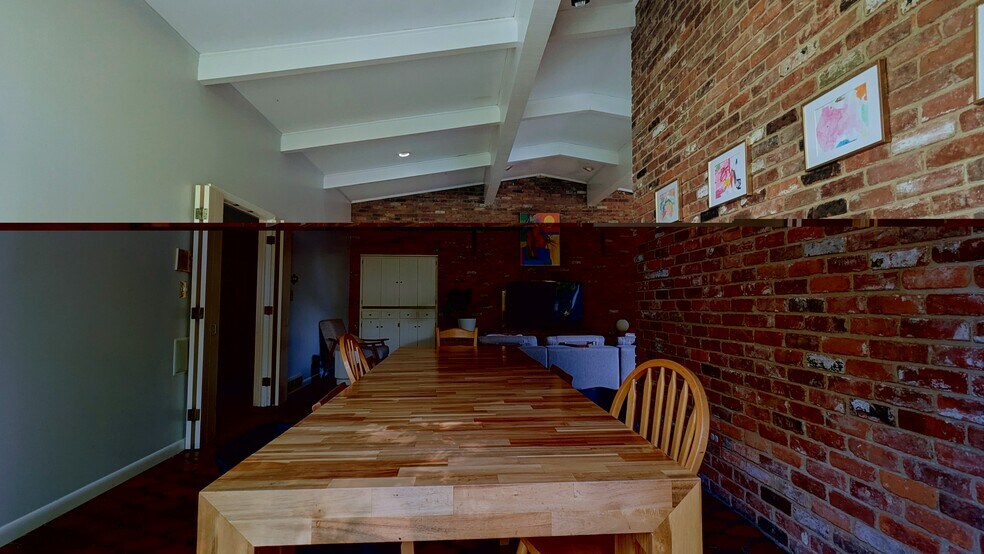 Building Photo - 550 Valewood Ln