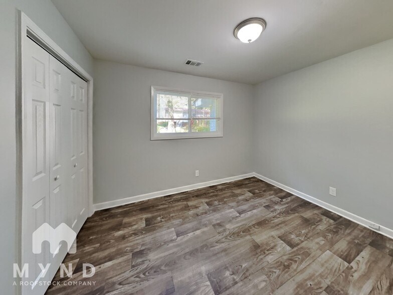 Building Photo - 2585 Westchester Dr
