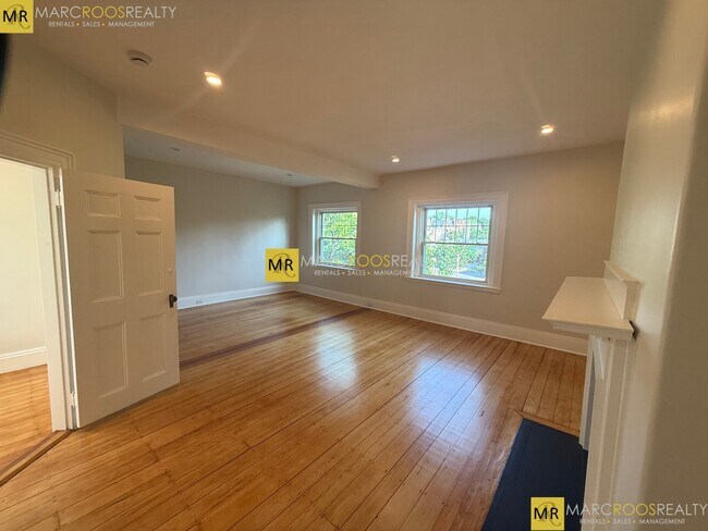 Building Photo - 1755 Beacon St