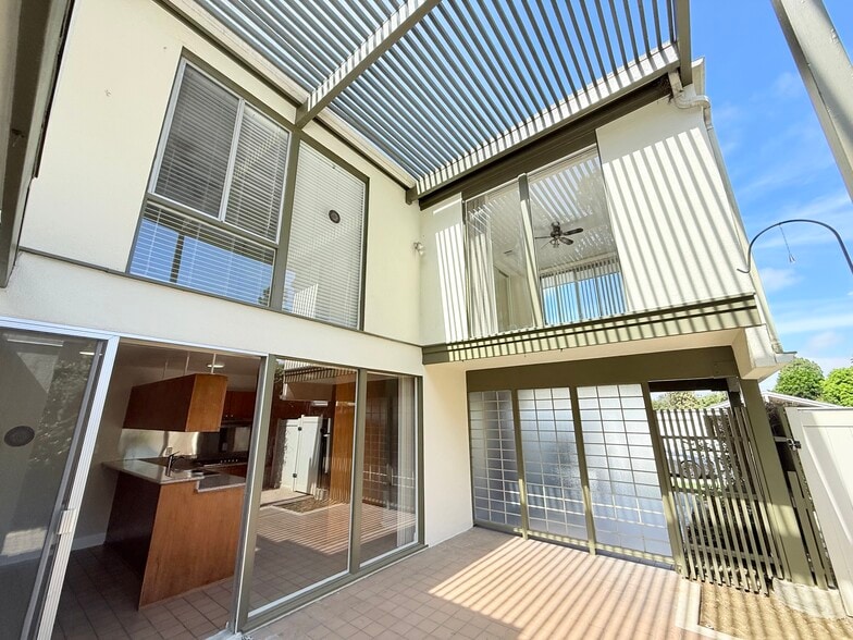 Building Photo - 4126 Del Mar Ave