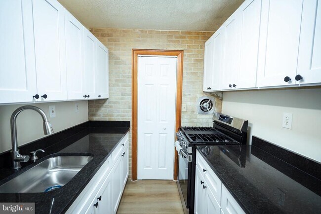 Building Photo - 7507 Riverdale Rd