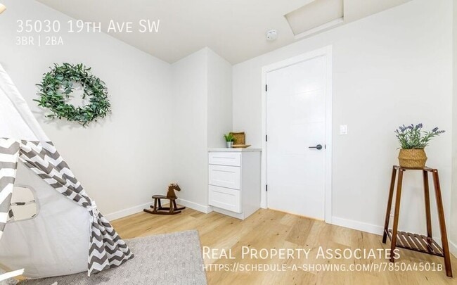 Building Photo - 35030 19th Ave SW