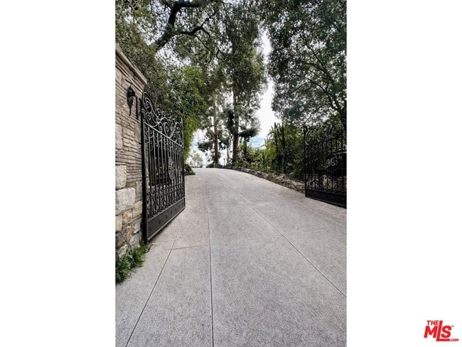 Building Photo - 1570 Melwood Dr