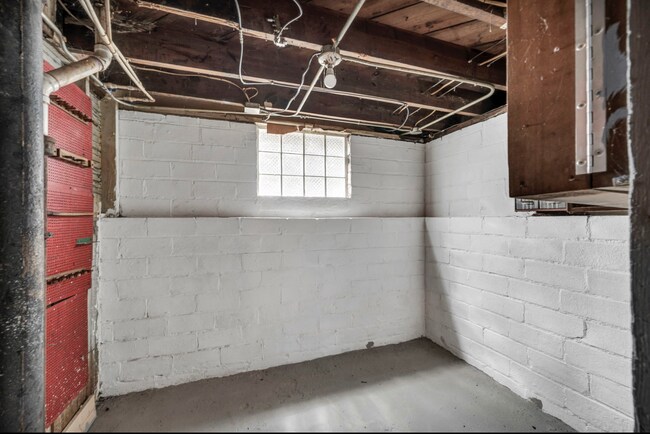 Building Photo - 12721 Barrington Ave