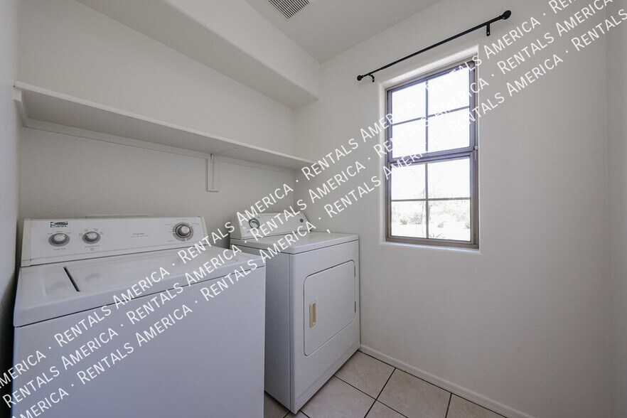 Building Photo - 17463 W Rock Wren Ct