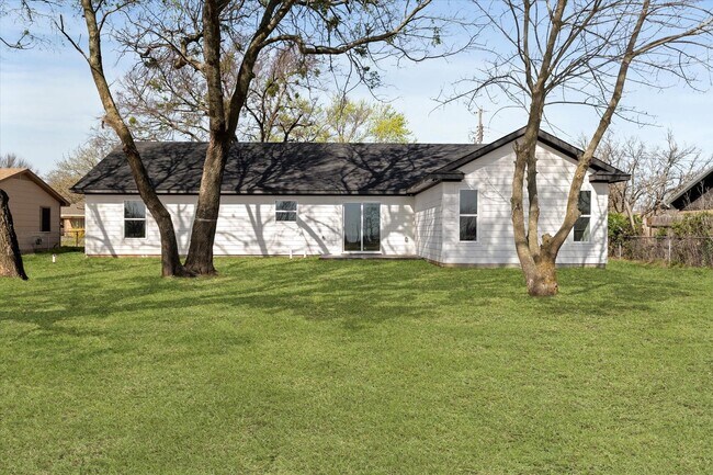 Building Photo - 311 Church St