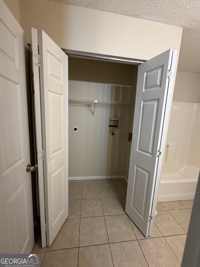 Building Photo - 414 Admiral's Walk Dr