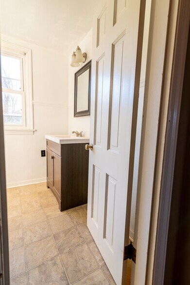 Building Photo - 1145 Lindsay St