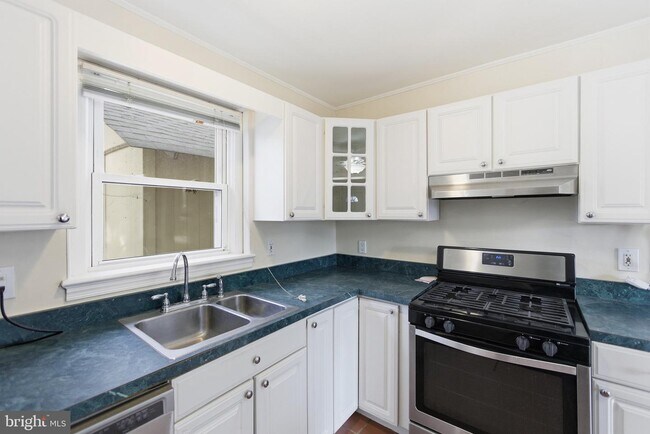 Building Photo - 10626 S Dunmoor Dr