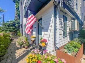 Building Photo - 3bd/2ba Seattle Townhome