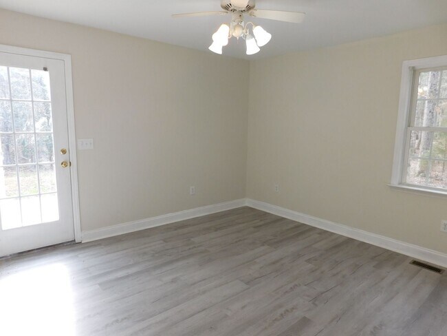 Building Photo - 273 Scott Farm Ln