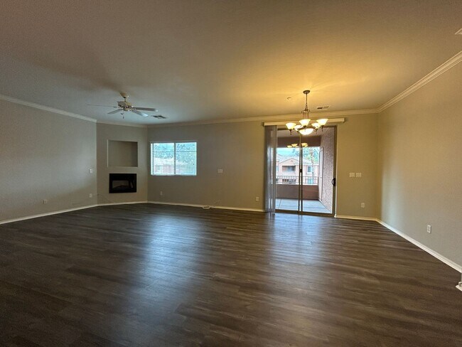 Building Photo - 955 E Knox Rd