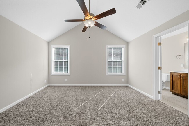 Building Photo - Pet Friendly Three Bedroom!