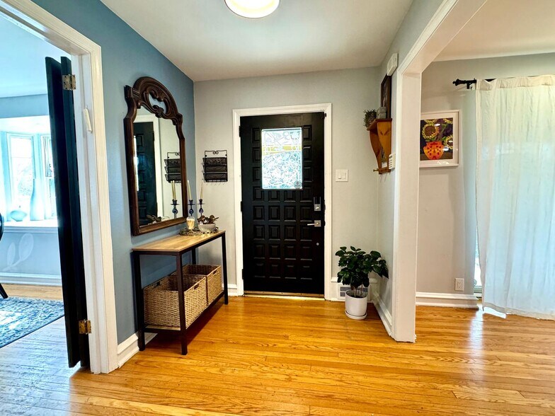 Building Photo - 611 Harvard Rd