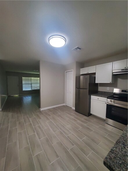 Building Photo - 3300 S 7th St