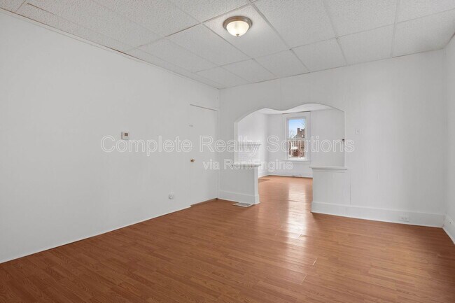 Building Photo - 2913 California Ave