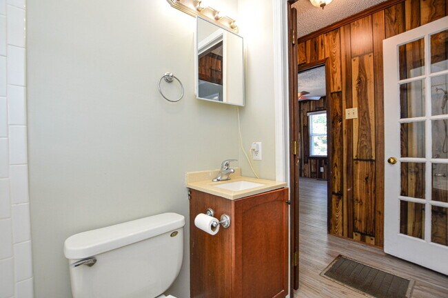 Building Photo - 2-Bedroom Retreat on Country Haven Lane – ...
