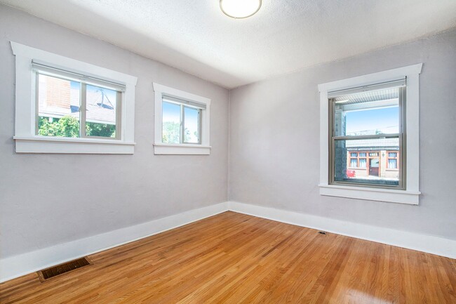 Building Photo - Charming 4Bed/2Bath Bungalow in Highlands