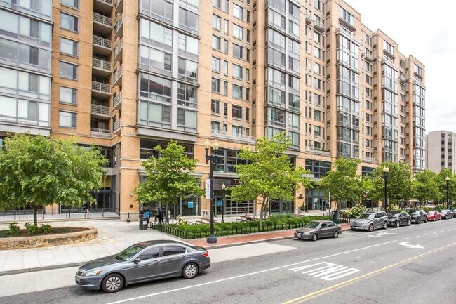Building Photo - 475 K St NW